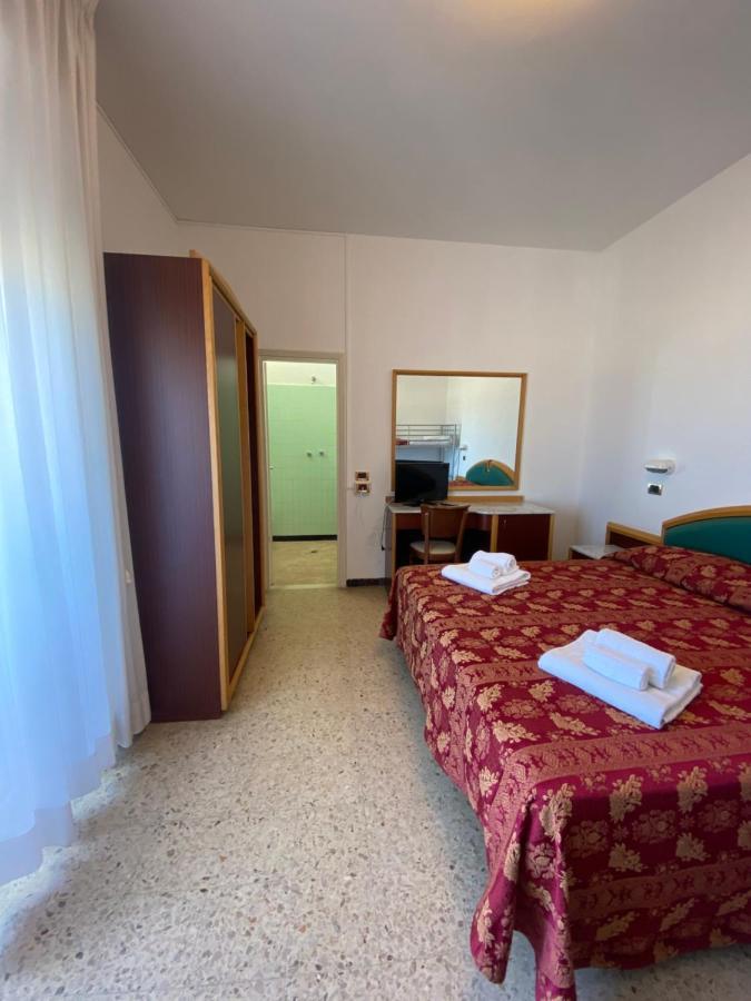 Hotel Artide Римини Экстерьер фото