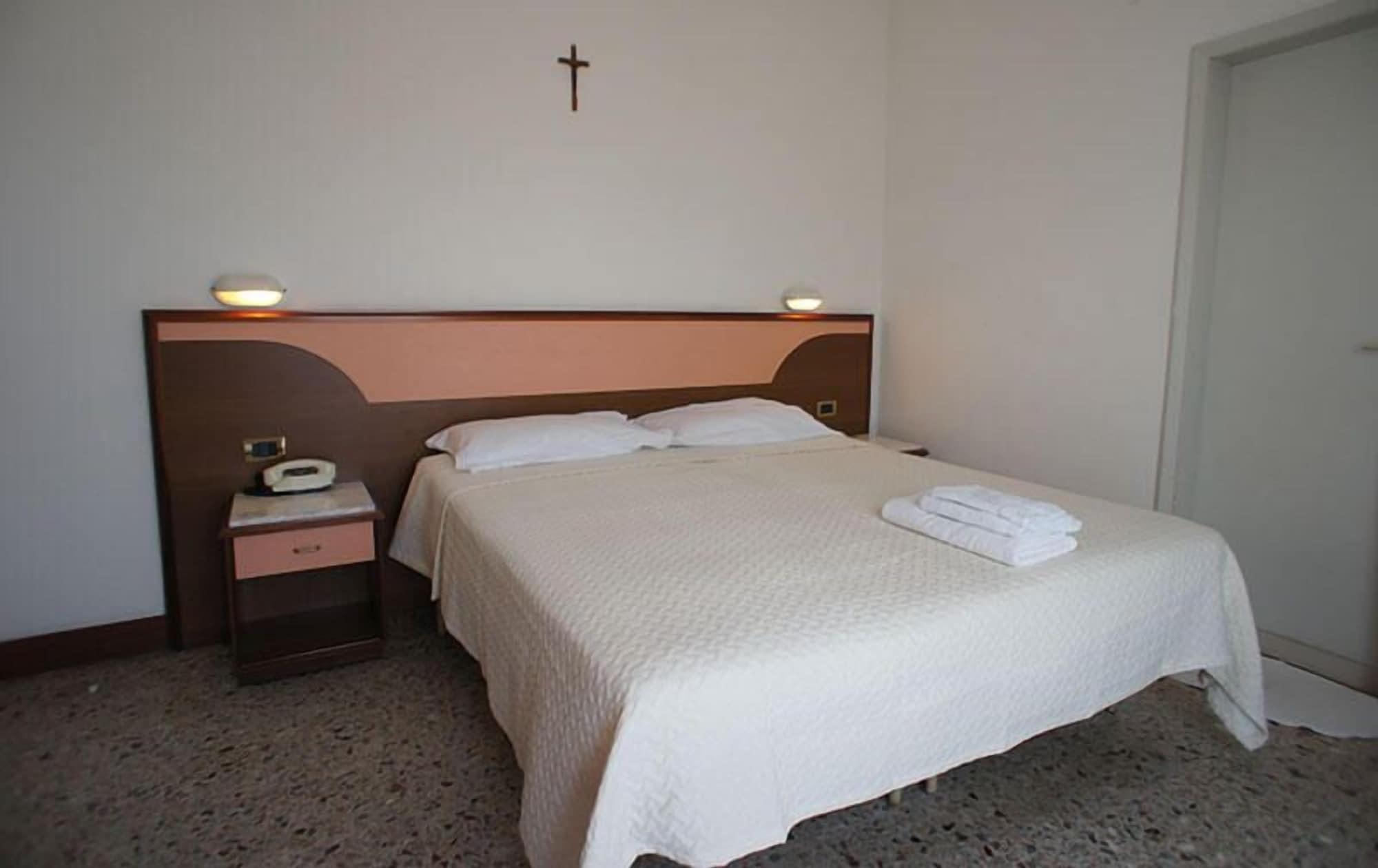 Hotel Artide Римини Экстерьер фото