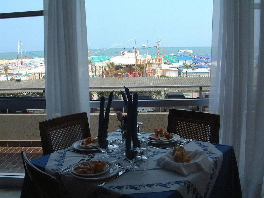 Hotel Artide Римини Экстерьер фото