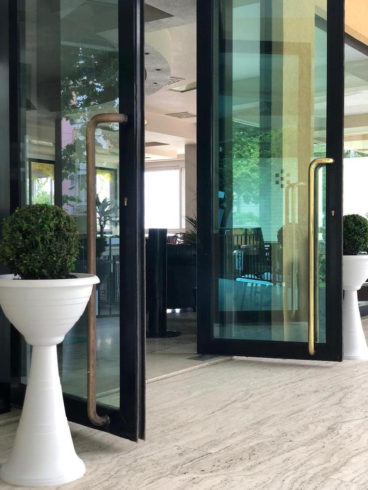 Hotel Artide Римини Экстерьер фото