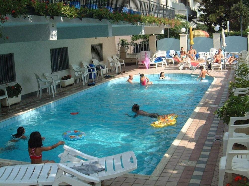 Hotel Artide Римини Экстерьер фото
