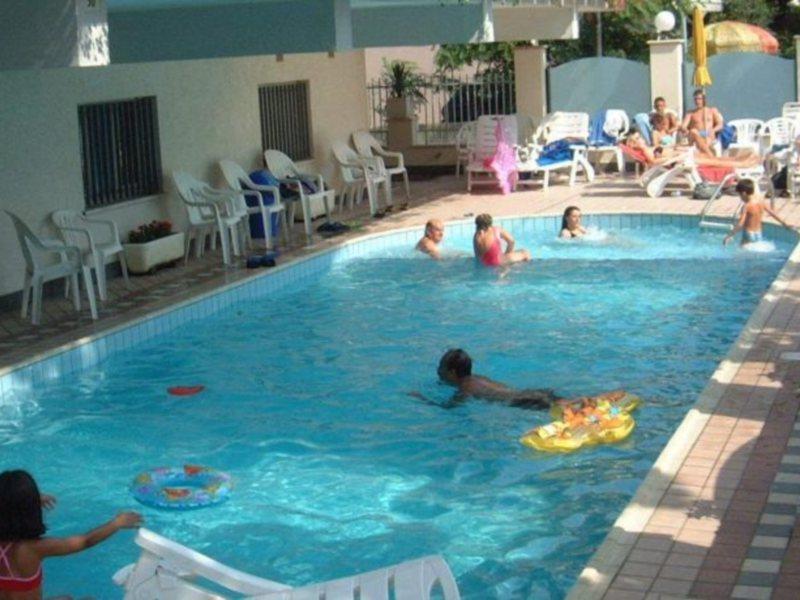 Hotel Artide Римини Экстерьер фото